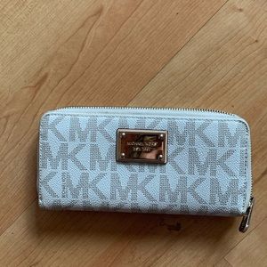 Michael Kors logo continental wallet